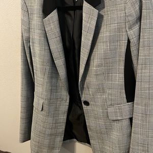Black and white plaid blazer with black down the sides 6